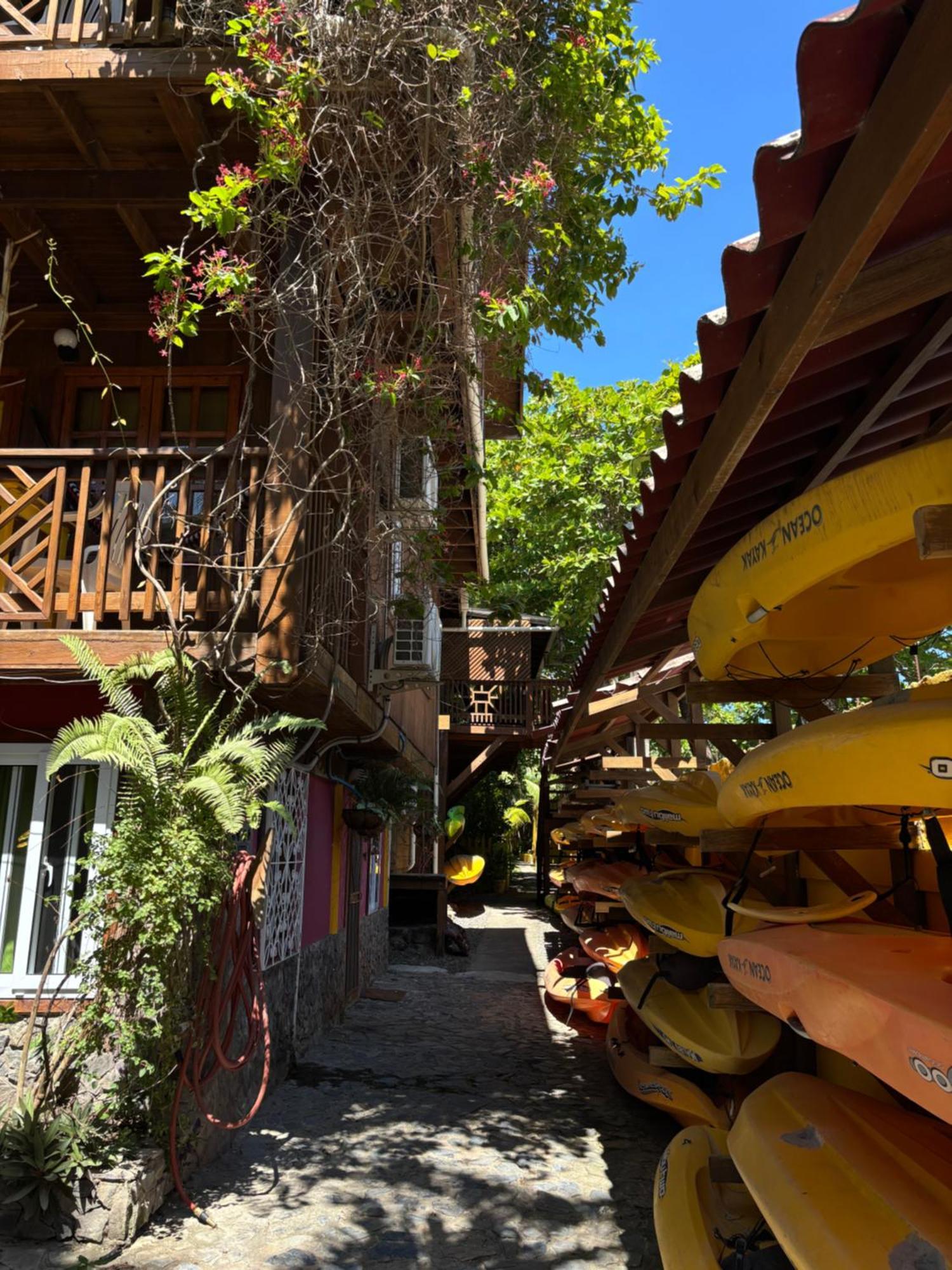 Seabreeze Inn West End Ngoại thất bức ảnh