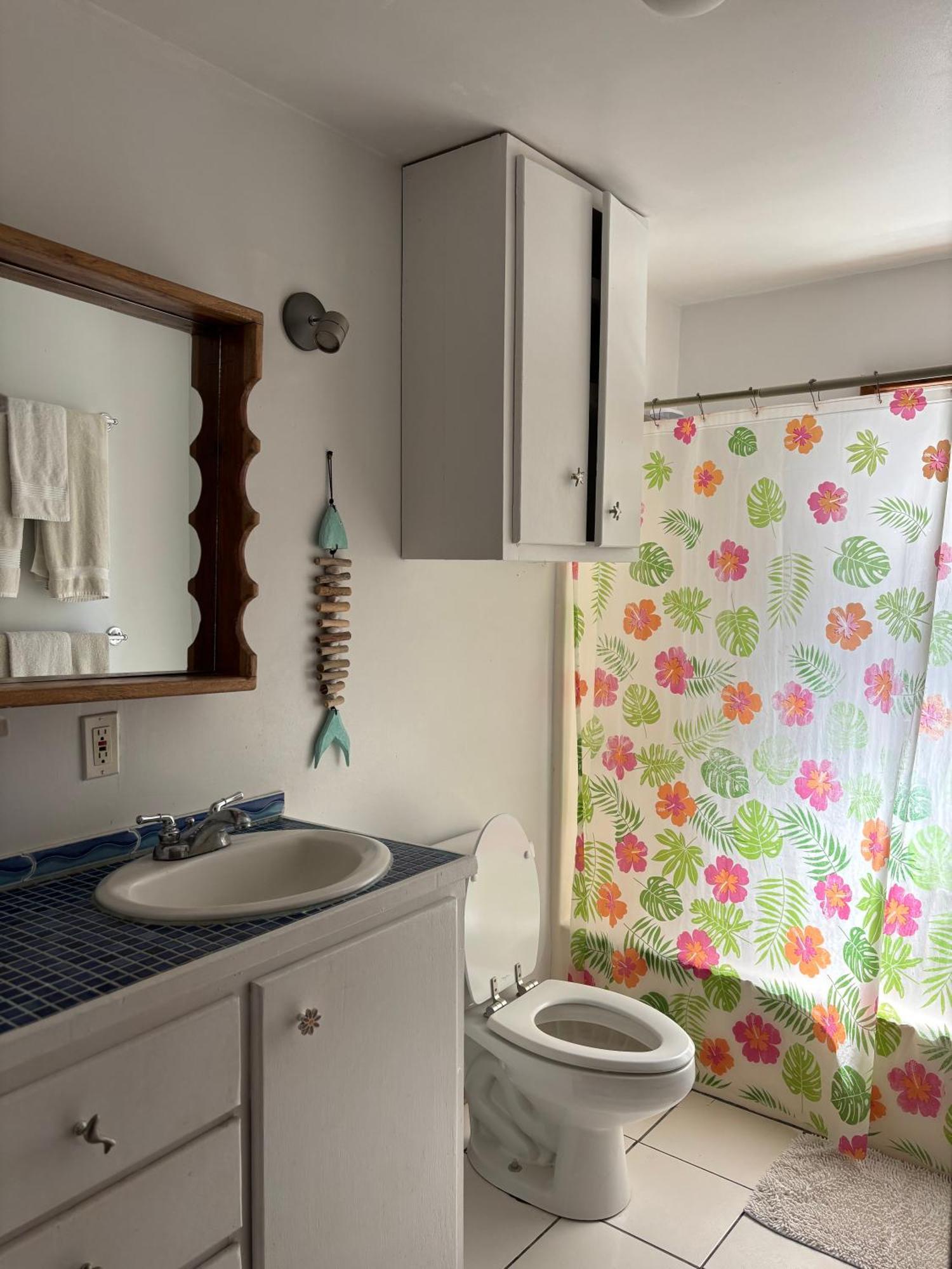 Seabreeze Inn West End Ngoại thất bức ảnh