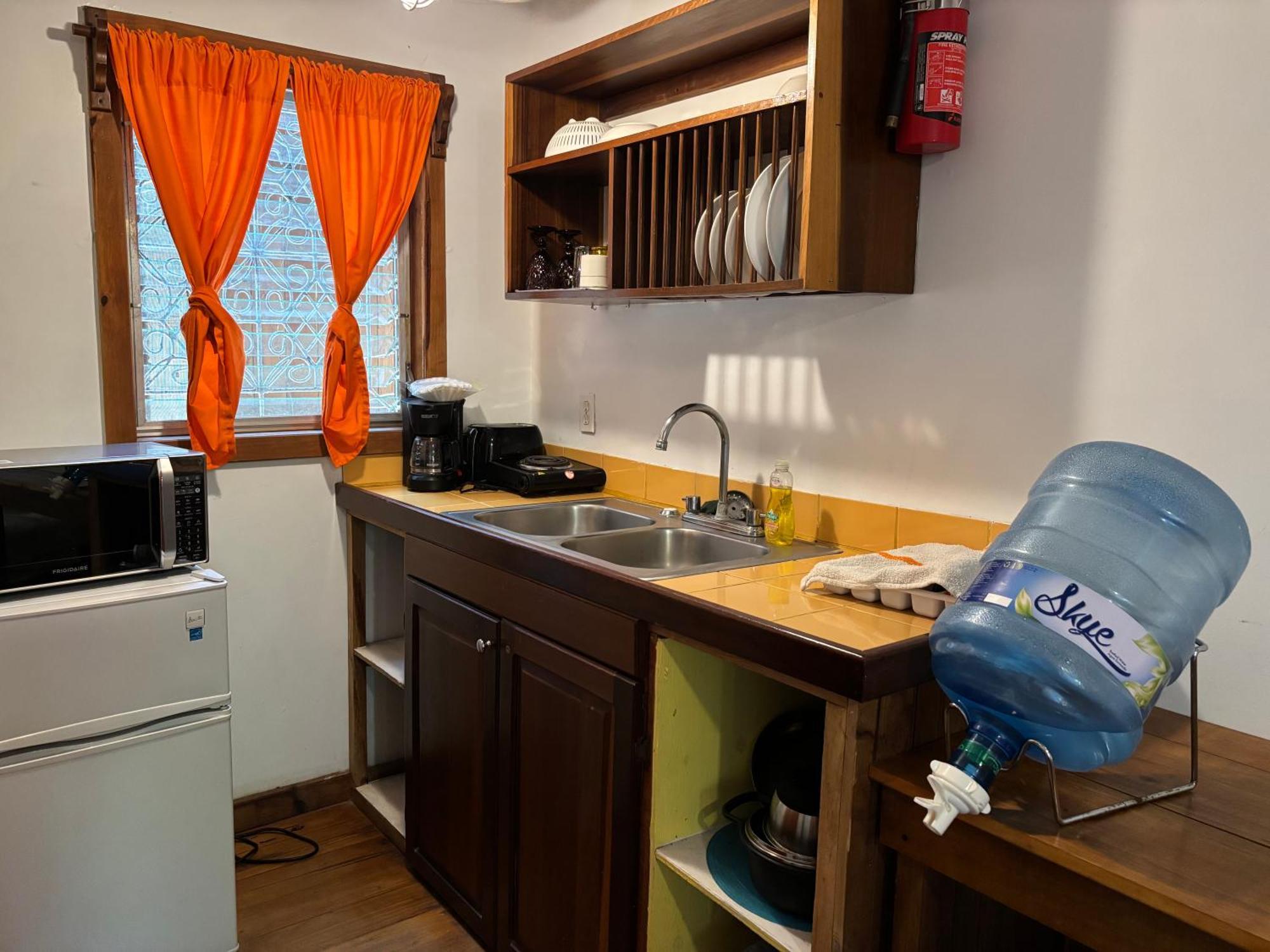 Seabreeze Inn West End Ngoại thất bức ảnh