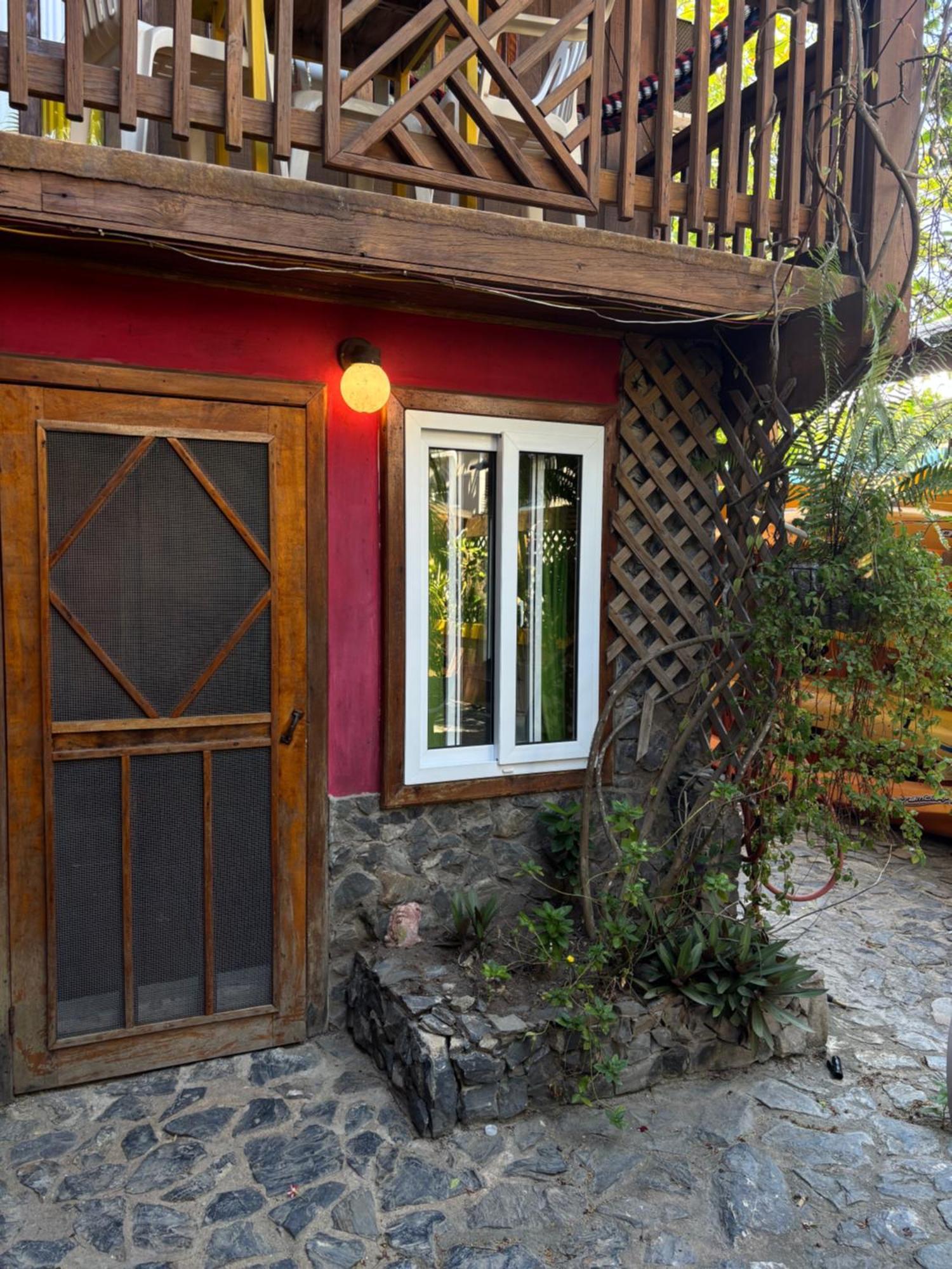 Seabreeze Inn West End Ngoại thất bức ảnh