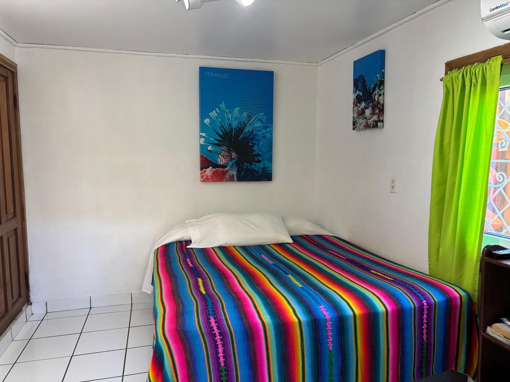Seabreeze Inn West End Ngoại thất bức ảnh