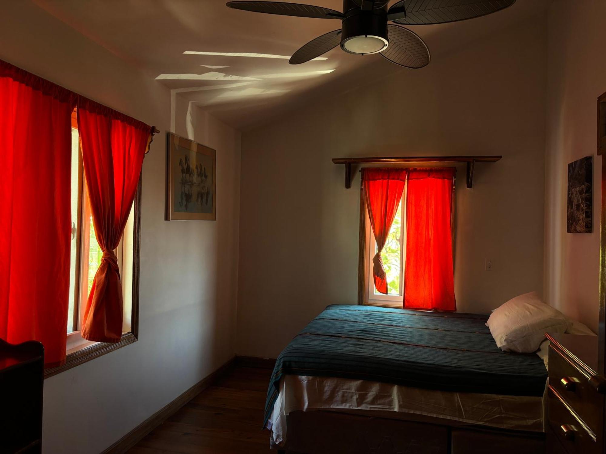 Seabreeze Inn West End Ngoại thất bức ảnh
