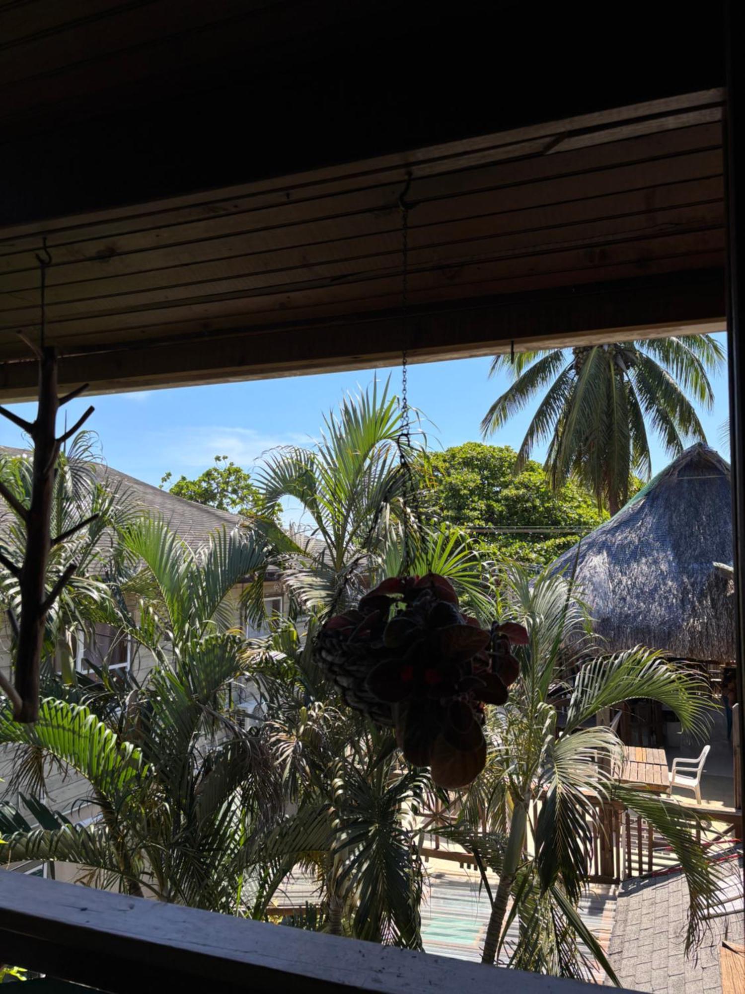 Seabreeze Inn West End Ngoại thất bức ảnh