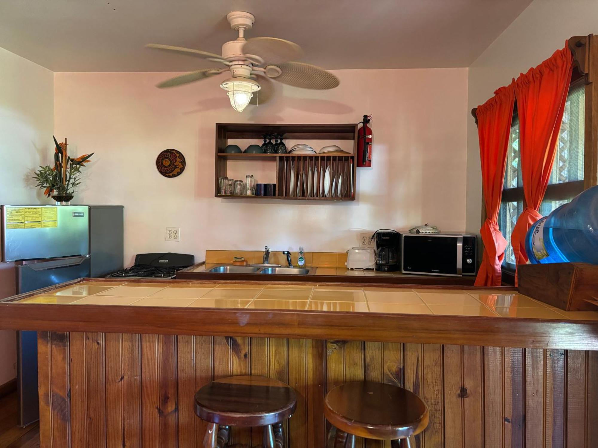 Seabreeze Inn West End Ngoại thất bức ảnh