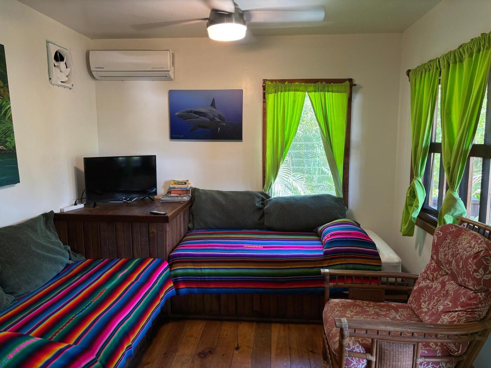 Seabreeze Inn West End Ngoại thất bức ảnh