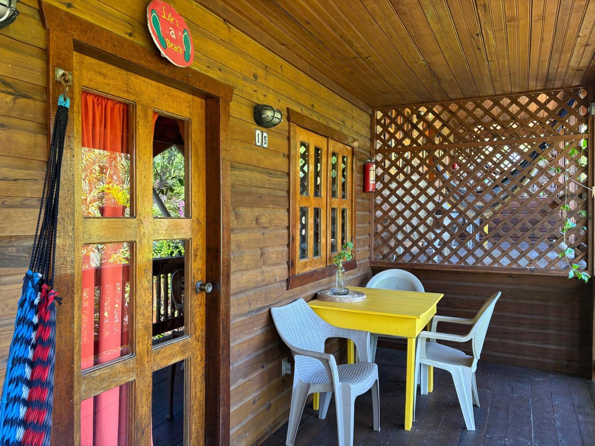 Seabreeze Inn West End Ngoại thất bức ảnh