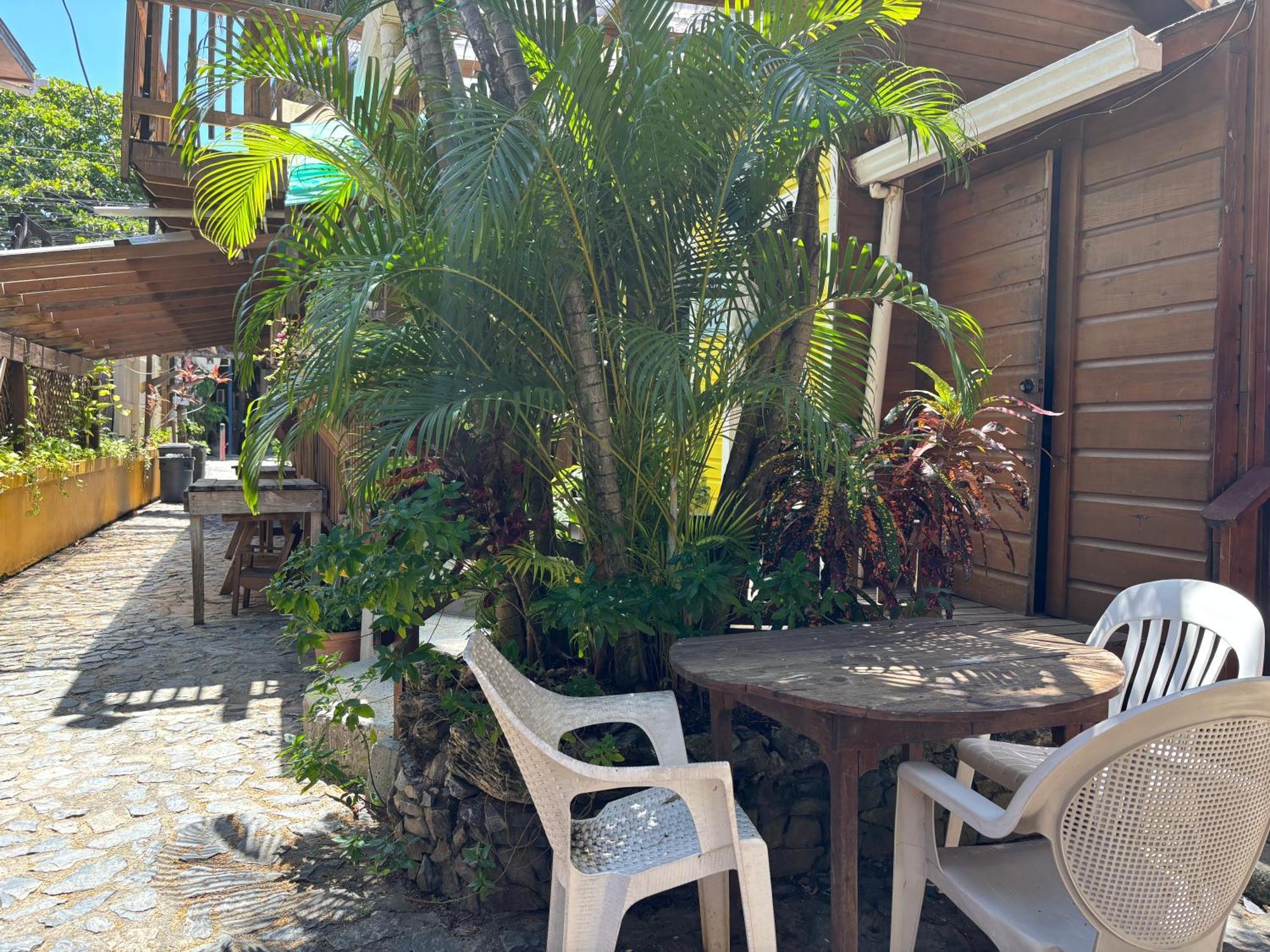 Seabreeze Inn West End Ngoại thất bức ảnh