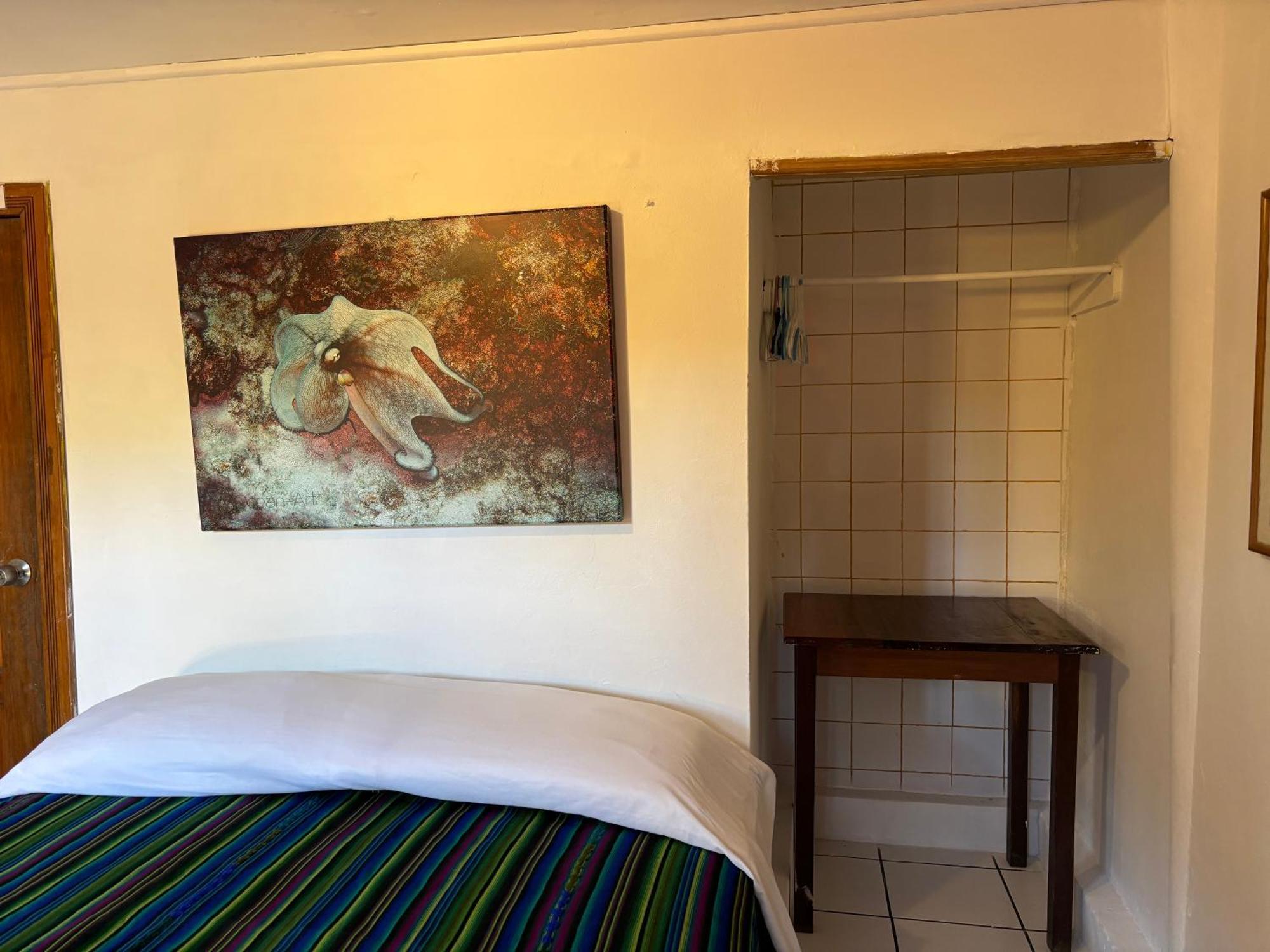 Seabreeze Inn West End Ngoại thất bức ảnh